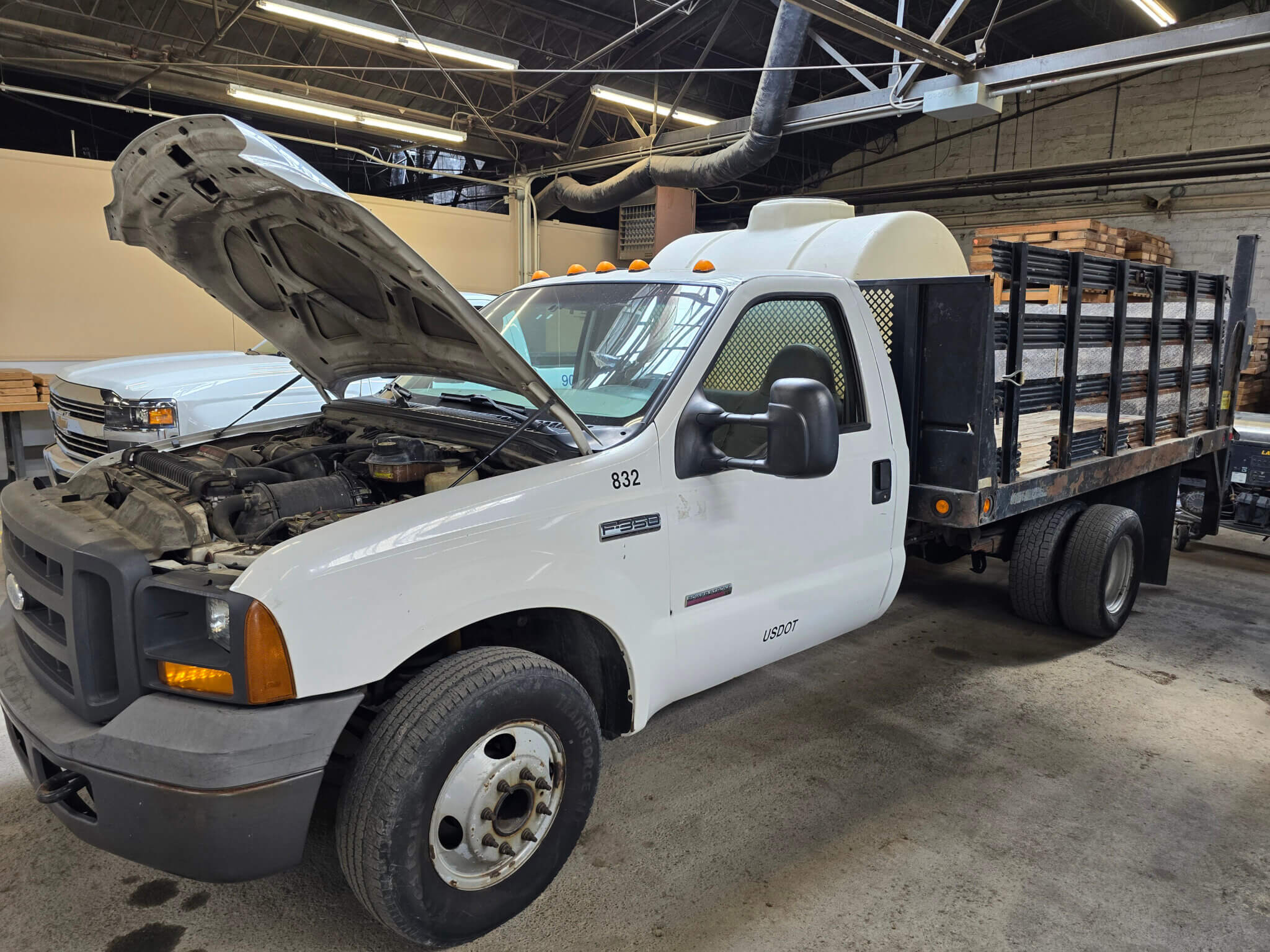 2005 FORD F350 LIFT GATE SUPPORT TRUCK FOR SALE UNIT B240917C