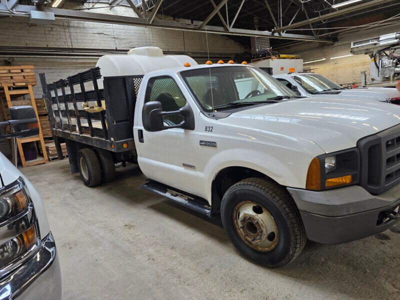 2005 FORD F350 LIFT GATE SUPPORT TRUCK